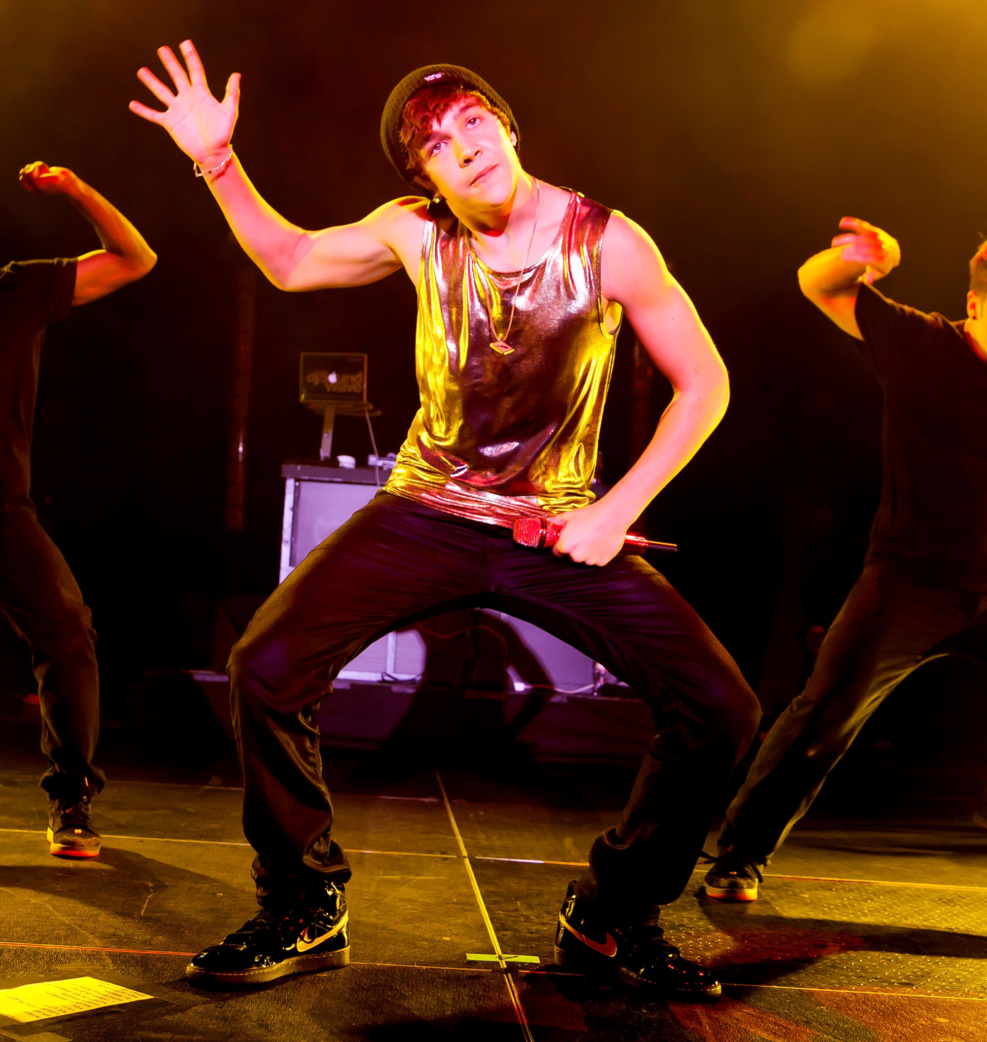 10 Hilarious Photos of Austin Mahone Performing - J-14