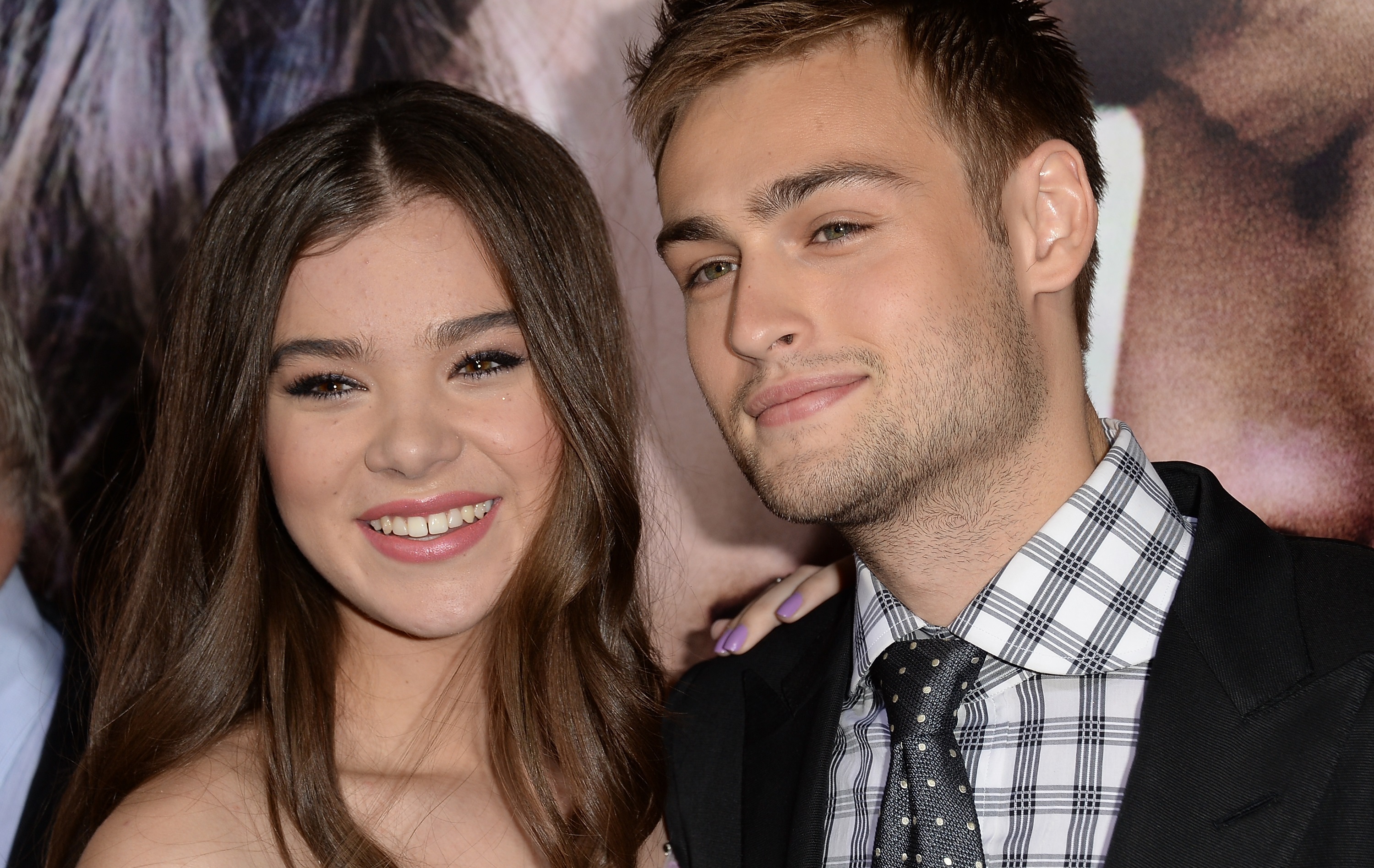 Douglas Booth Spills On Kissing Hailee Steinfeld In Romeo And Juliet