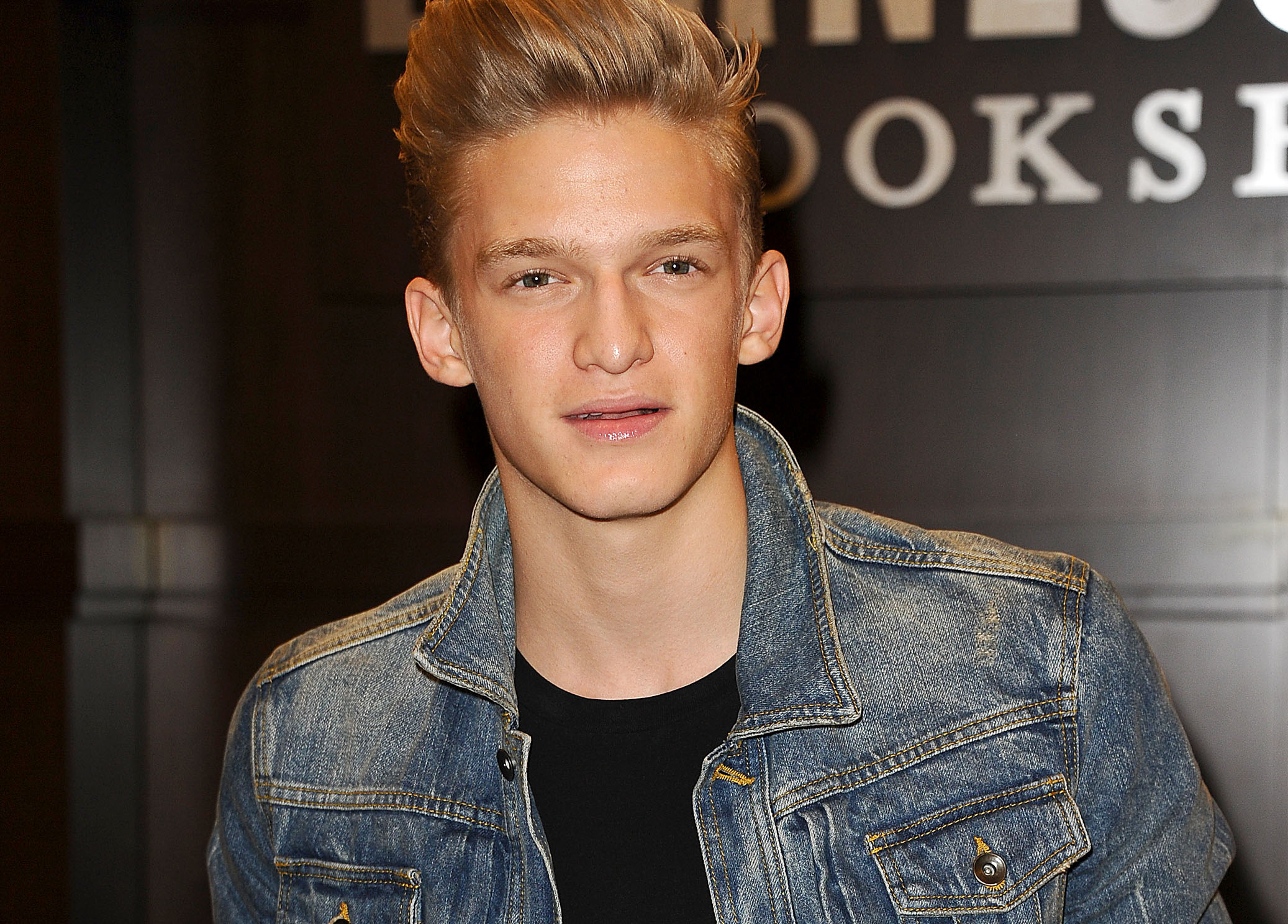 Check Out These Pics Of Cody Simpson S Girlfriend J 14 J 14