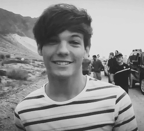 Louis Tomlinson GIF - Louis Tomlinson - Discover & Share GIFs