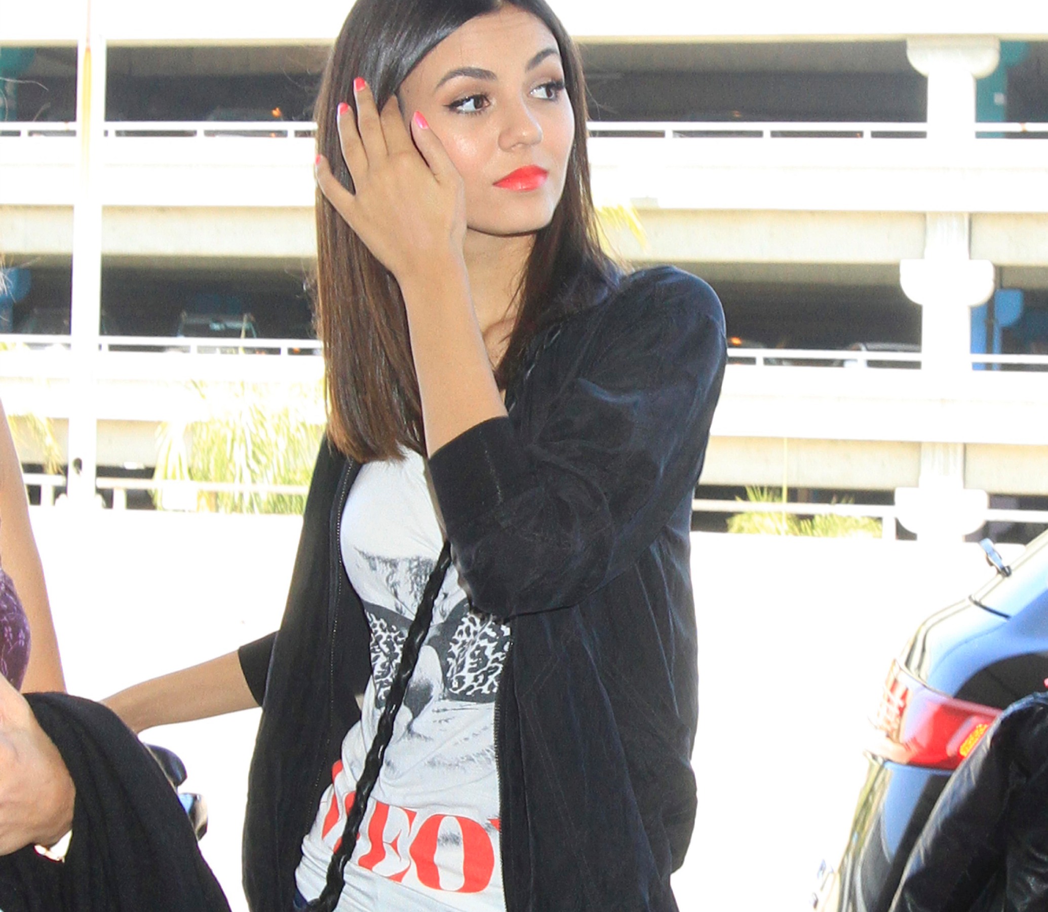 Victoria Justice Admits Her Leaked Photos Are Real - J-14