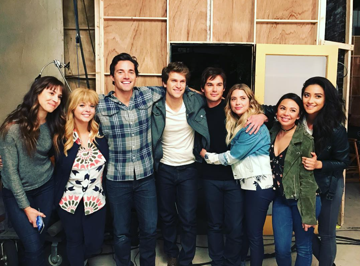 Pretty Little Liars cast say goodbye on the last day of filming and we  can't cope