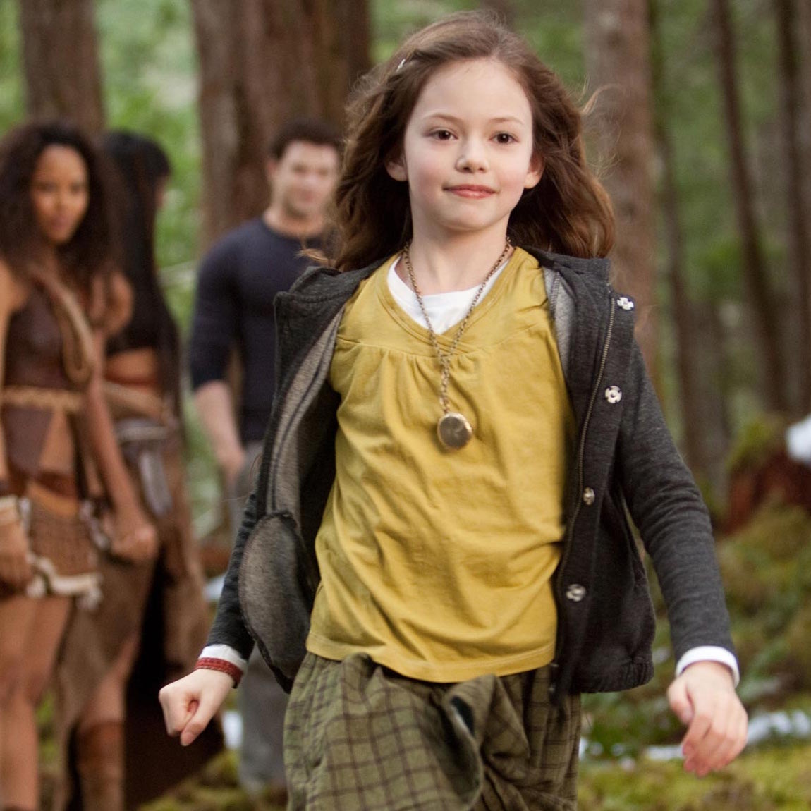 Twilight Renesmee Actor Mackenzie Foy Turns 16 — See What She Looks Like Now
