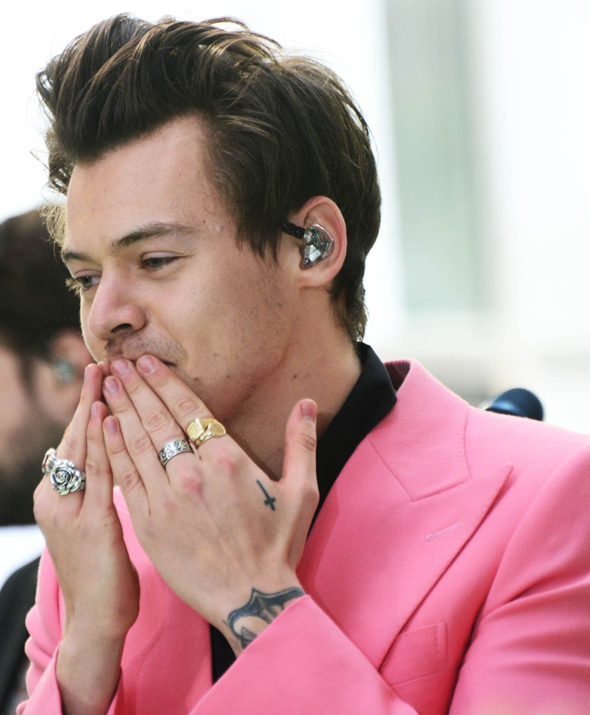 Harry Styles Seems To Not Wear Rings On Wedding Finger