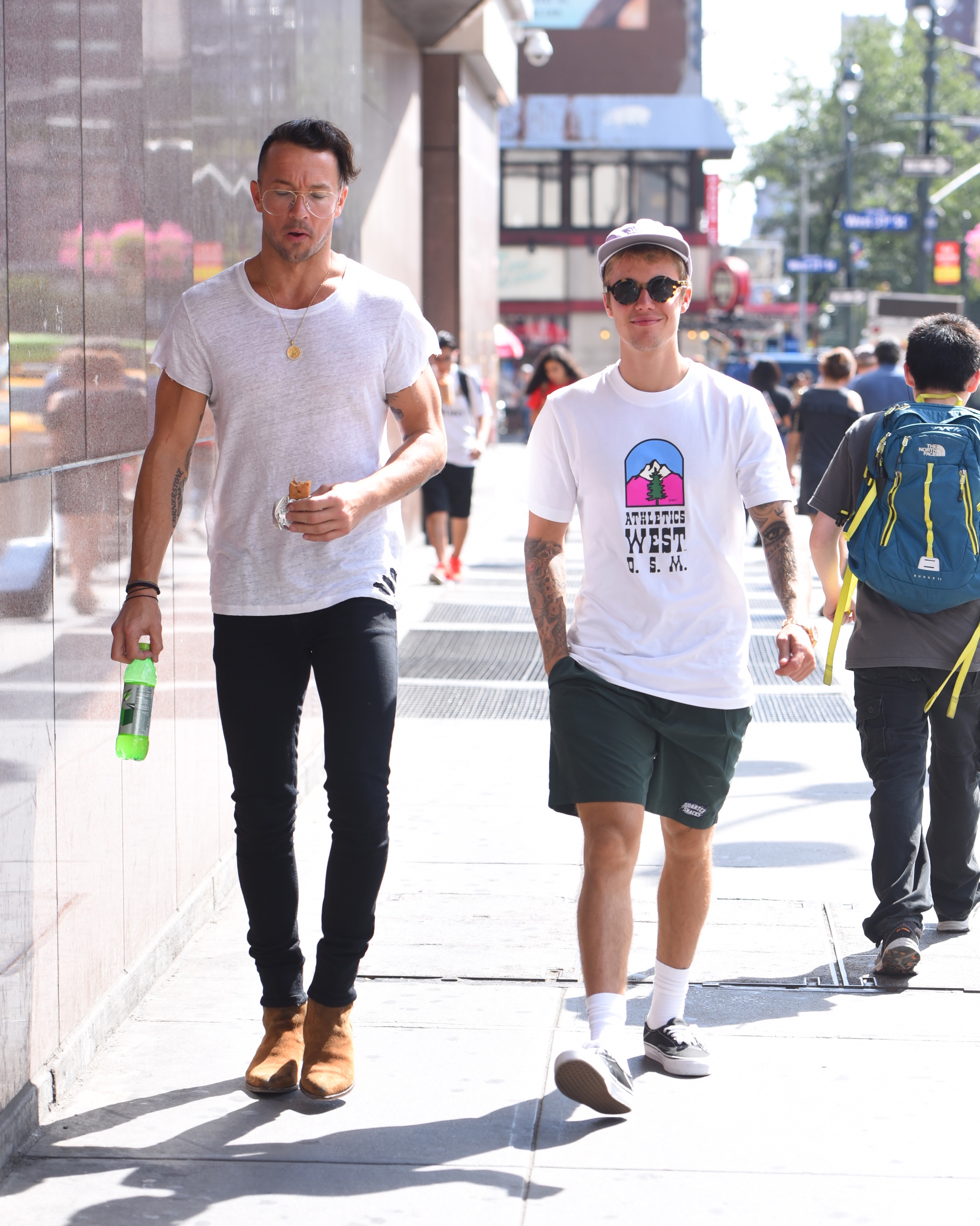 Justin Bieber Height In Feet How Tall Is He   Justin Bieber Carl Lentz 