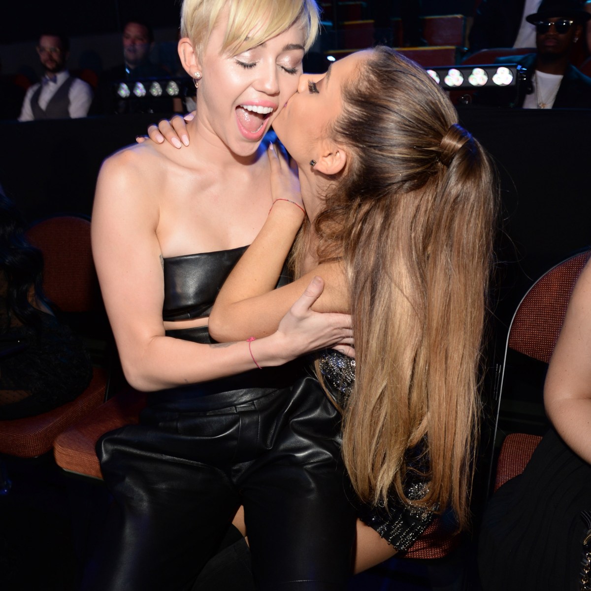 Miley Cyrus Nude Porn Captions - Every Detail on Ariana Grande and Miley Cyrus' Magical ...