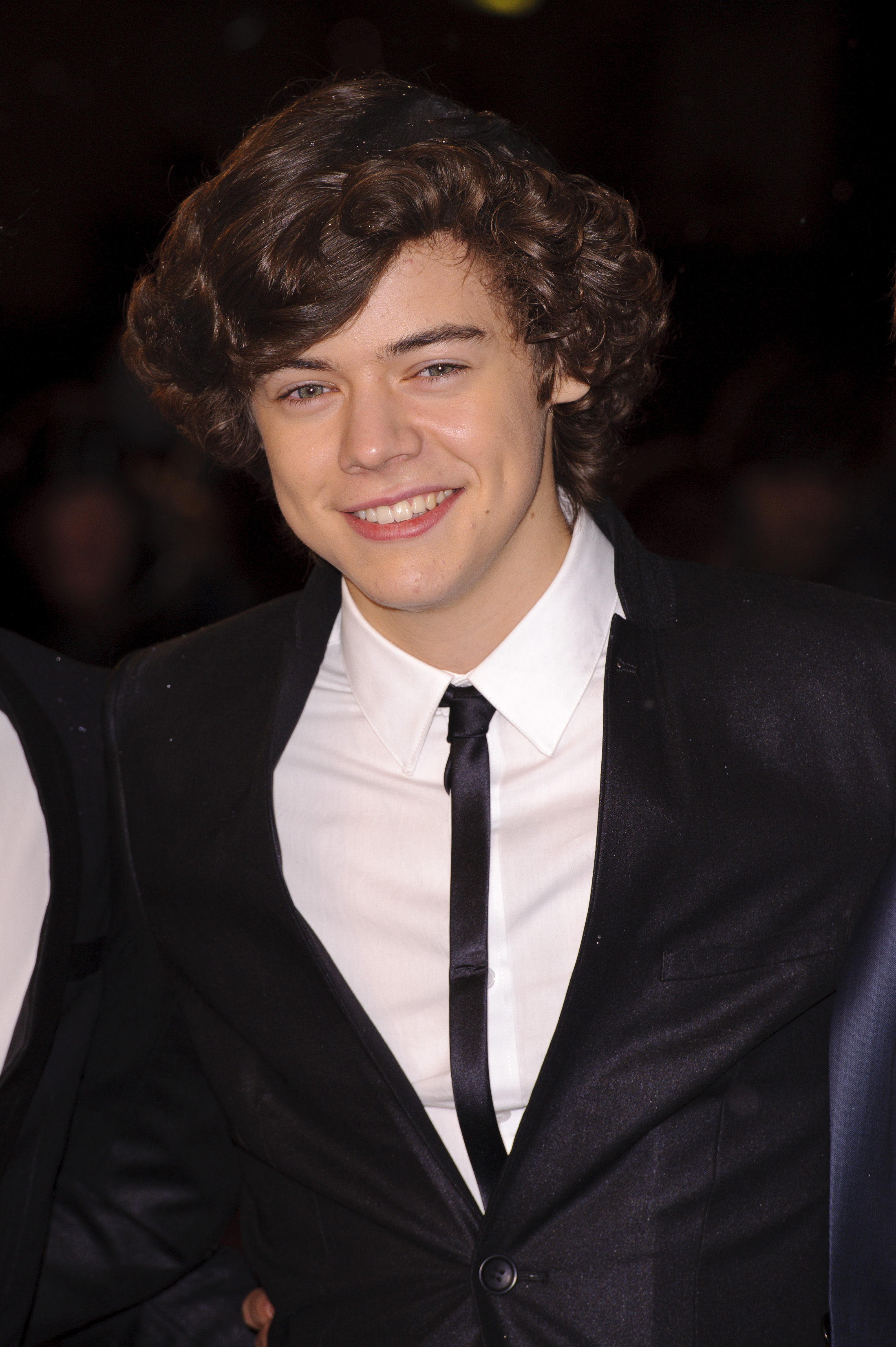 Harry Styles' Hair Evolution Long, Short, Curls, Photos