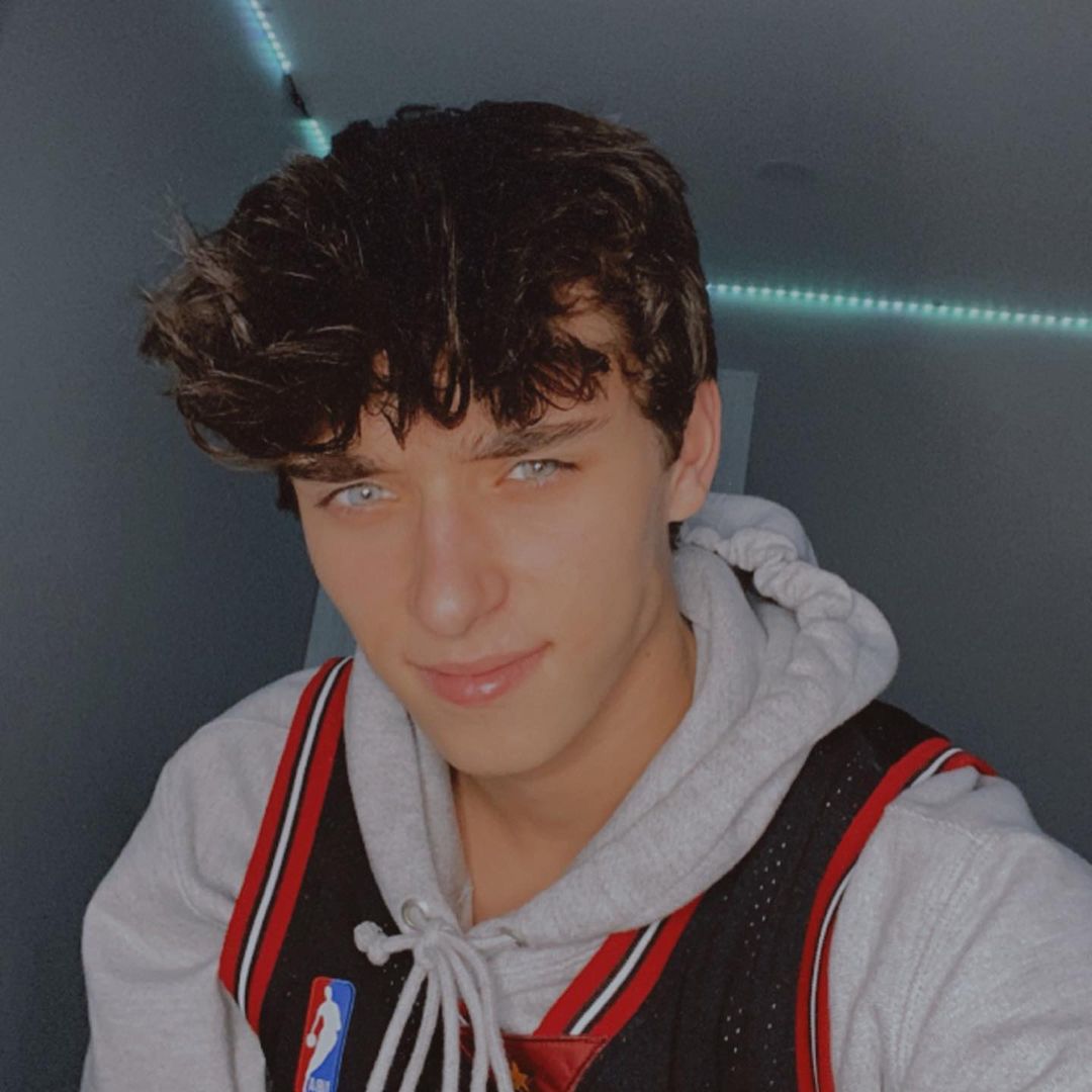 Josh Richards TikTok Star: Age, Girlfriend, Sway House, More