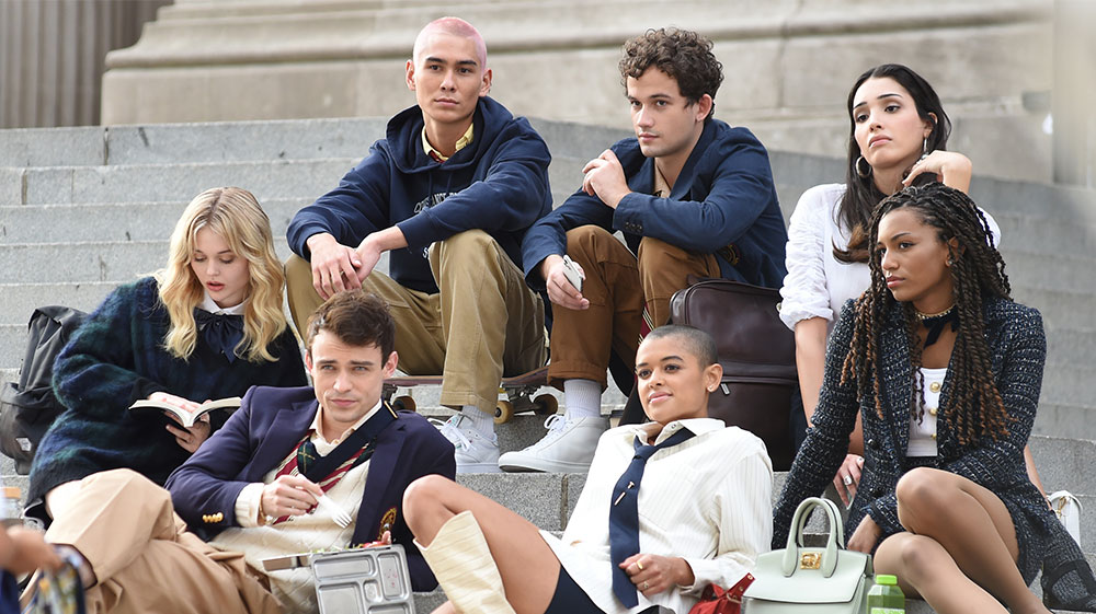 Gossip Girl's Back in July—And More From The Cast's Cosmo Cover!