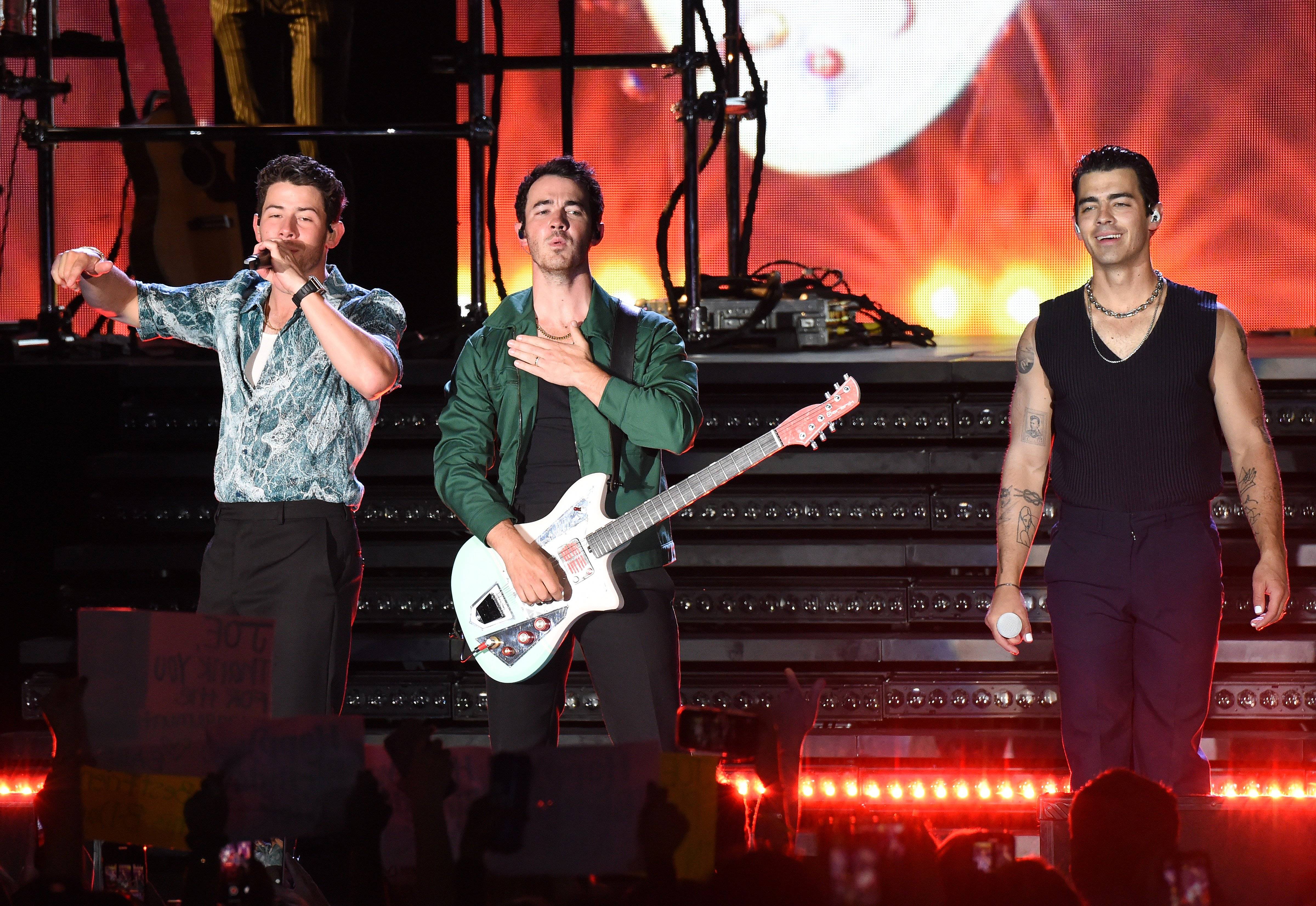 jonas brothers tour remember this