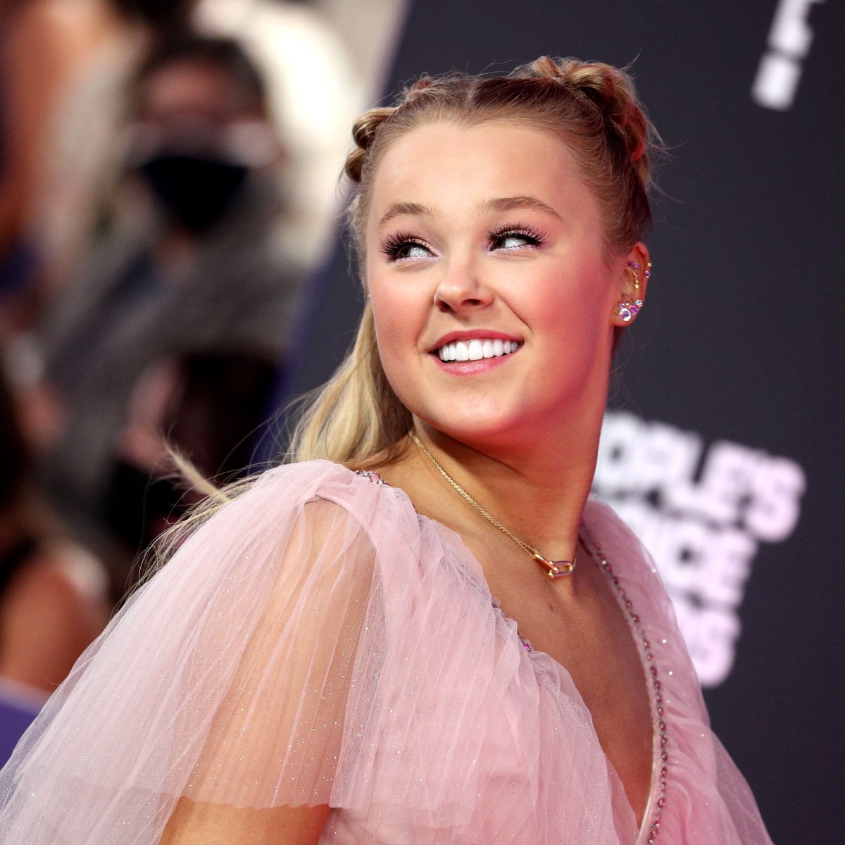 JoJo Siwa is so happy but 'not ready' to label her sexuality - Los