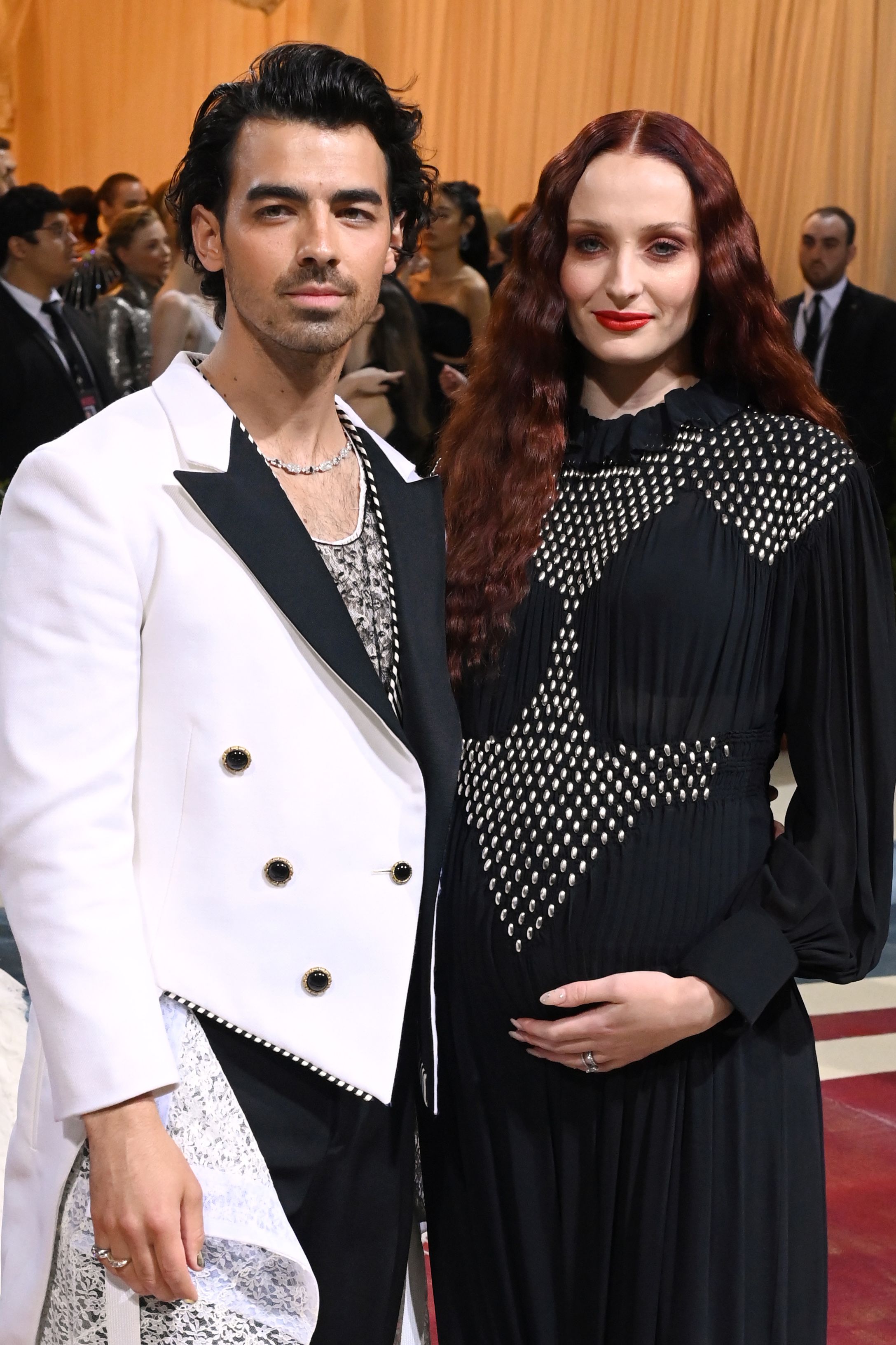 Met Gala 2022: Sophie Turner Flaunts Baby Bump at Red Carpet Alongside  Husband Joe Jonas (View Pics)
