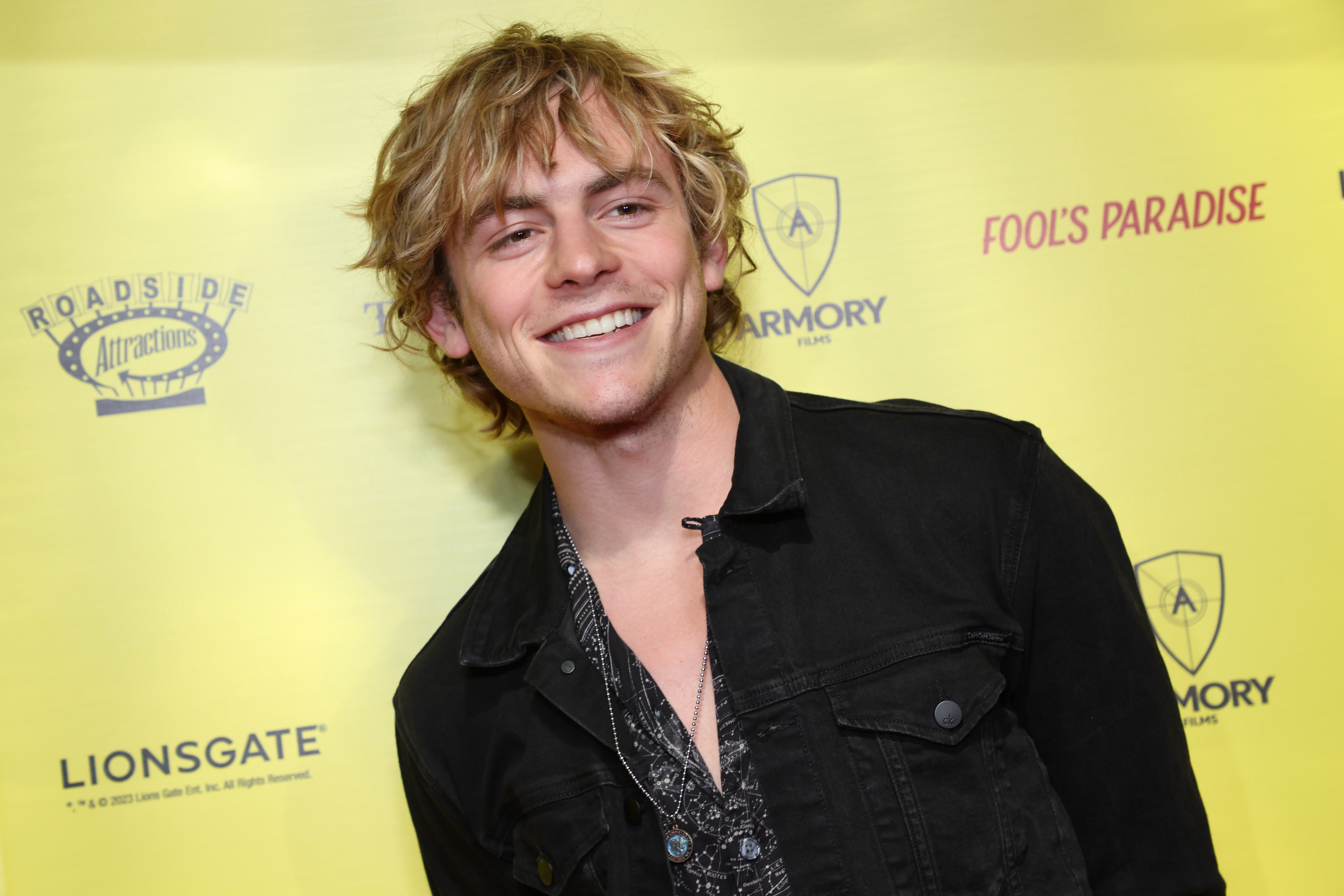 Ross Lynch Height: How Tall Is He? Photos With Other Stars | J-14