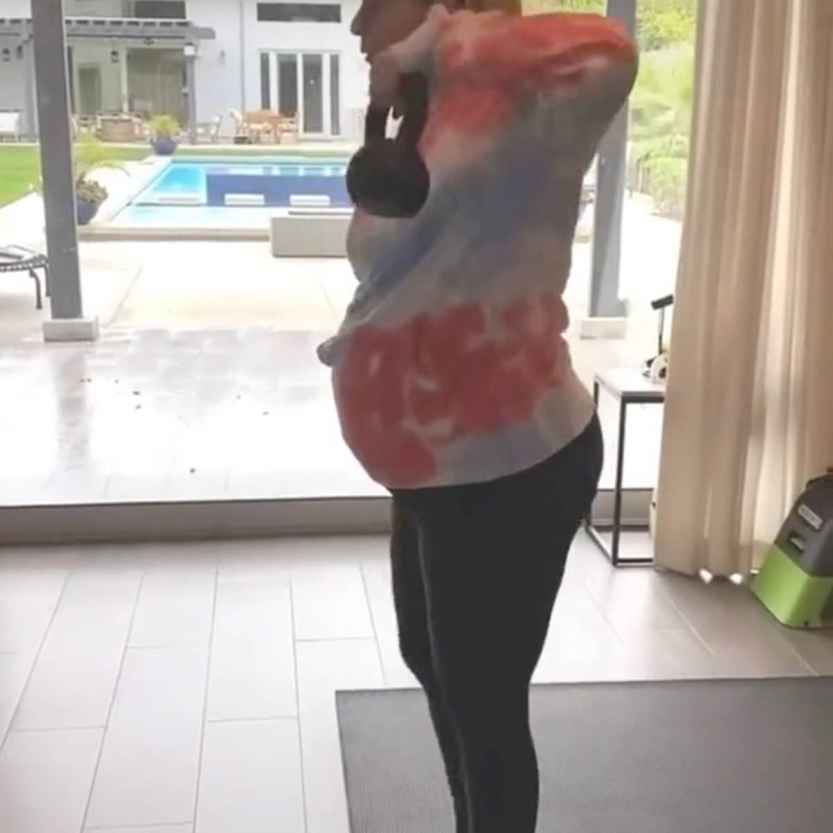Meghan Trainor bares her baby bump: '6 weeks to go
