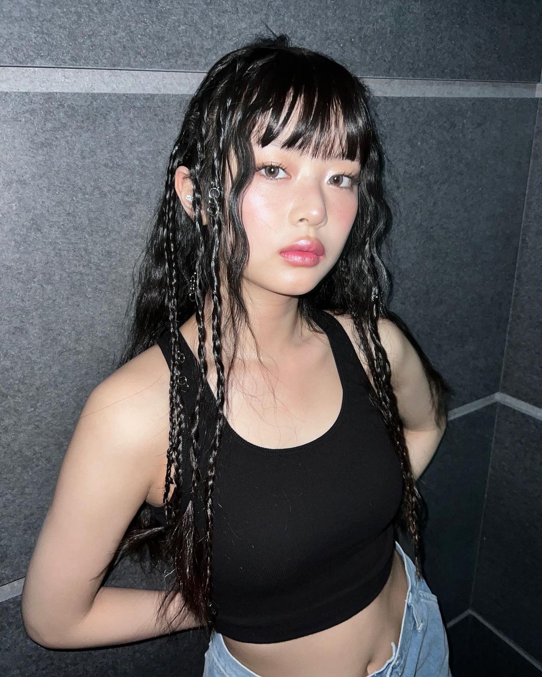 NewJeans' Hanni Is a Rising K-Pop Star: Age, Debut Details