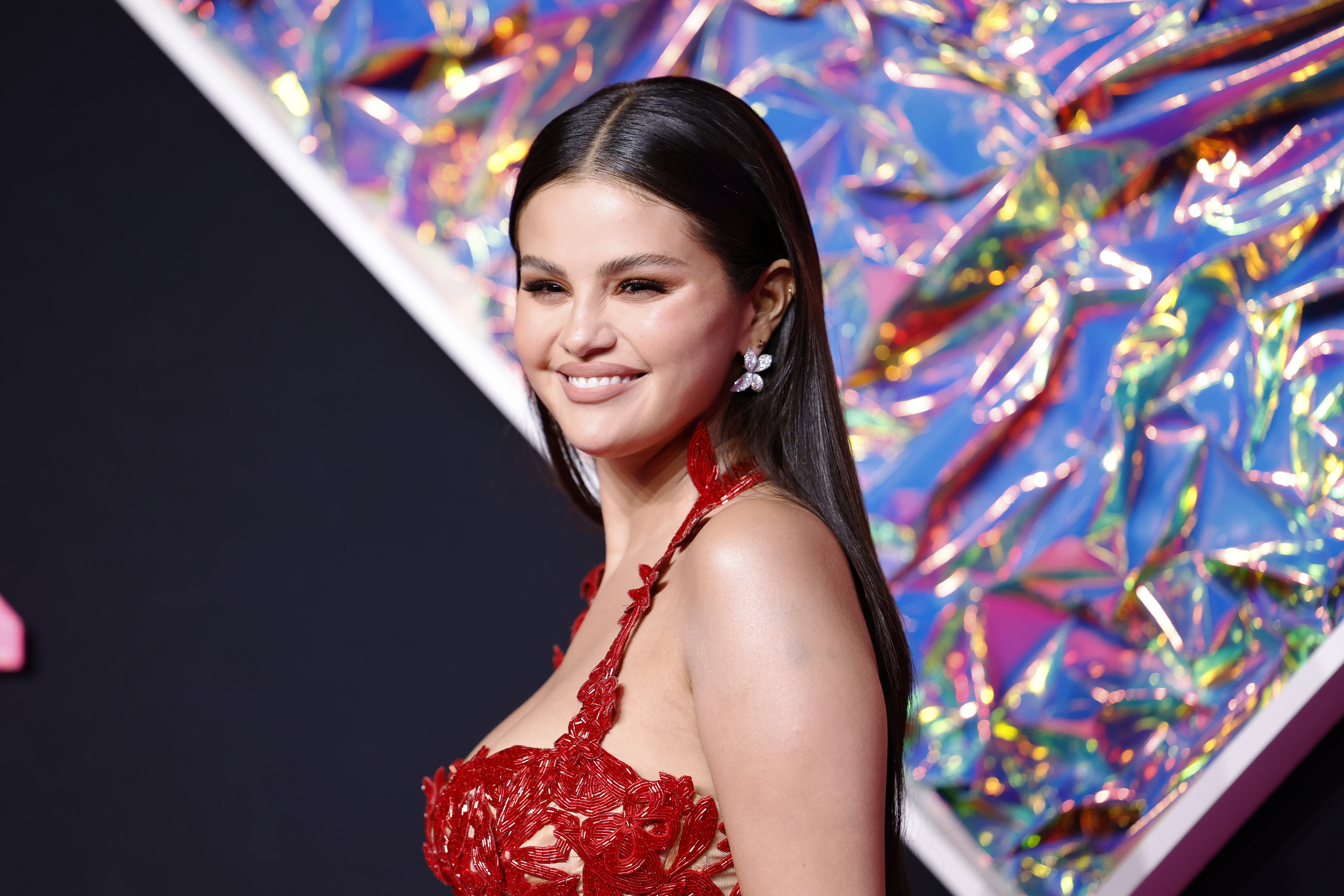 Selena Gomez Makes Rare Appearance to the 2023 VMAS Photos